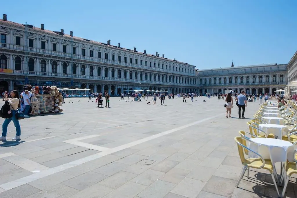 Ca' San Marco, Literally 20 Meters From San Marco Square! Venice Apartment